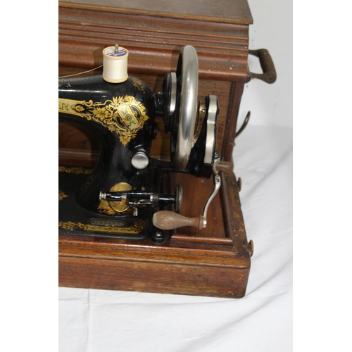 431 - VINTAGE SINGER SEWING MACHINE