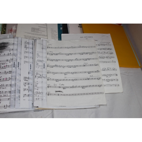 432 - QUANTITY OF MUSIC SHEETS AND STAND