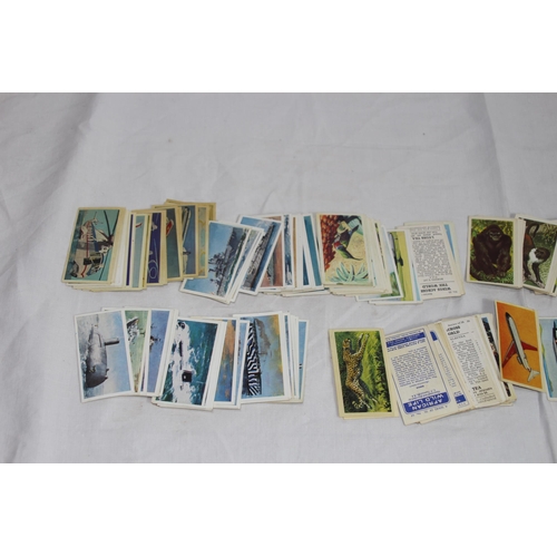 435 - LARGE QUANTITY OF VINTAGE TEA CARDS