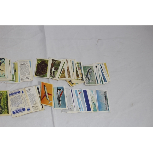 435 - LARGE QUANTITY OF VINTAGE TEA CARDS