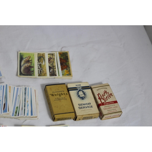 435 - LARGE QUANTITY OF VINTAGE TEA CARDS