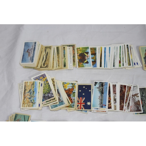 435 - LARGE QUANTITY OF VINTAGE TEA CARDS