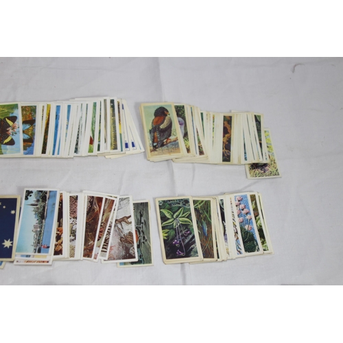 435 - LARGE QUANTITY OF VINTAGE TEA CARDS