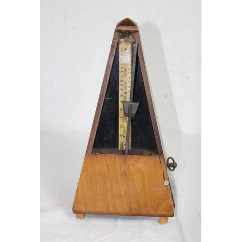 441 - VINTAGE METRONOME
22CM