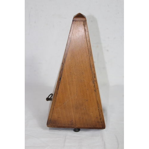 441 - VINTAGE METRONOME
22CM