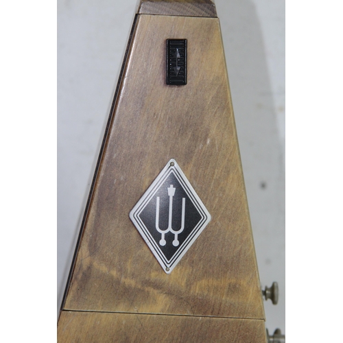 442 - VINTAGE METRONOME
23CM