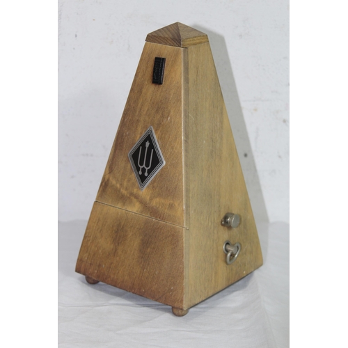 442 - VINTAGE METRONOME
23CM