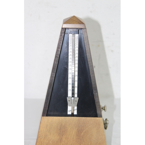 442 - VINTAGE METRONOME
23CM