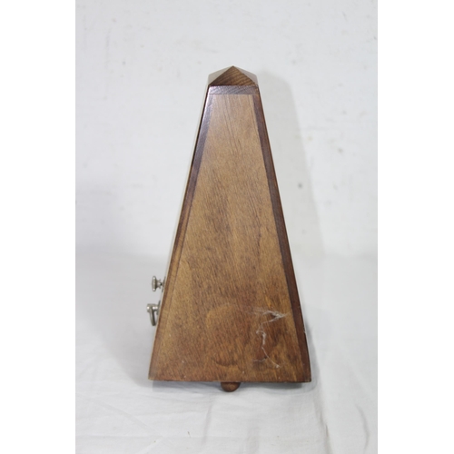 442 - VINTAGE METRONOME
23CM