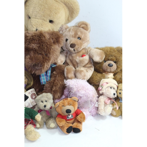 578 - QUANTITY OF SOFT TEDDY BEARS