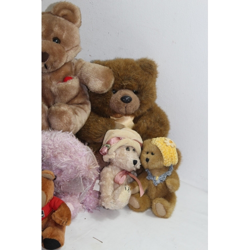 578 - QUANTITY OF SOFT TEDDY BEARS