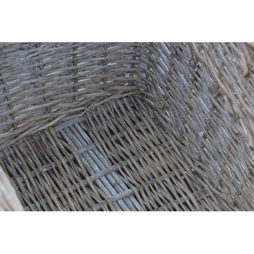 418 - LARGE LOG STYLE BASKET
60 x 36 x 36cm