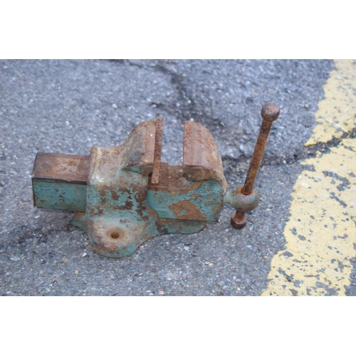 453 - VINTAGE WODEN 90/7A VICE AND ONE OTHER 
47 X 28CM