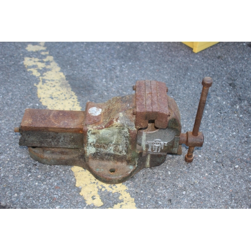 453 - VINTAGE WODEN 90/7A VICE AND ONE OTHER 
47 X 28CM