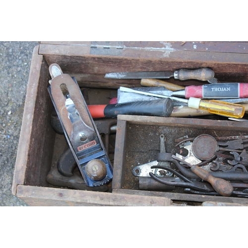 455 - VINTAGE WOODEN TOOL BOX AND TOOLS 
63 X 31 X 27CM