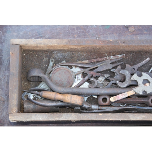 455 - VINTAGE WOODEN TOOL BOX AND TOOLS 
63 X 31 X 27CM