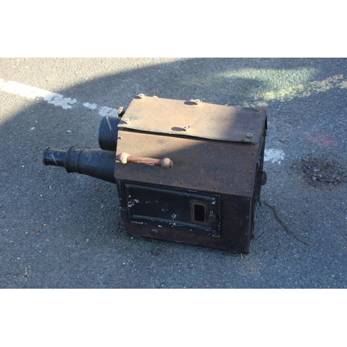 461 - ROSS LONDON SLIDE PROJECTOR 
84 X 35 X 46CM