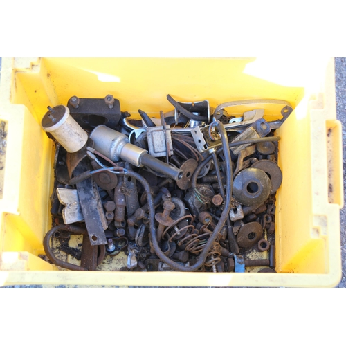 463 - QUANTITY OF VINTAGE TRUIMP CAR PARTS AND BIKE PARTS