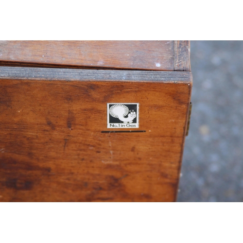 465 - SMALL VINTAGE TOOL CHEST AND CONTENTS AND WOODEN TOOL BOX
38 X 25 X 36CM