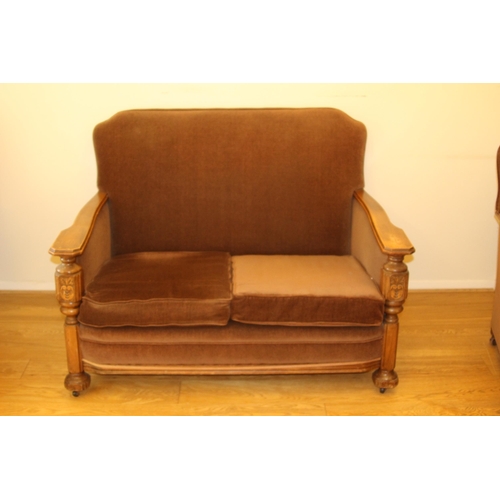 33 - VINTAGE SOFA AND TWO ARMCHAIRS 
124 X 92 X 92CM CHAIRS ARE 70CM WIDE
