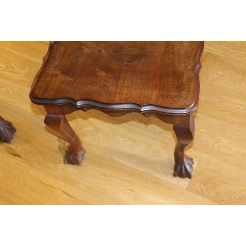 34 - VINTAGE BALL AND CLAW FEET TABLE AND COFFEE TABLE
98 X 61 X 73CM