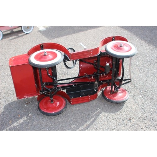 614 - TIN RIDE ON FIRE ENGINE TRUCK 
116 X 55CM TRUCK