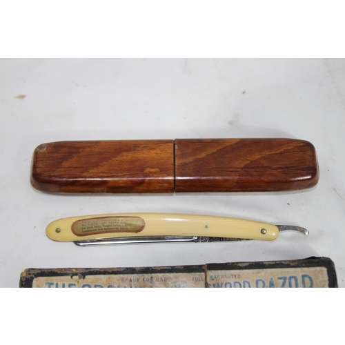 369 - 3 X VINTAGE CUT THROAT RAZORS