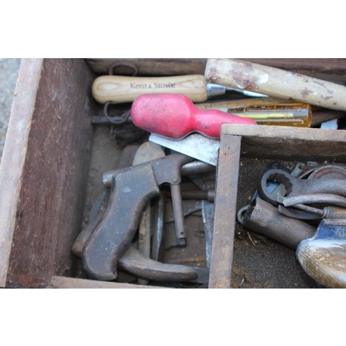 455 - VINTAGE WOODEN TOOL BOX AND TOOLS 
63 X 31 X 27CM