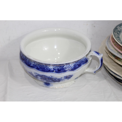 264 - QUANTITY OF ANTIQUE BLUE AND WHITE CHINA ETC