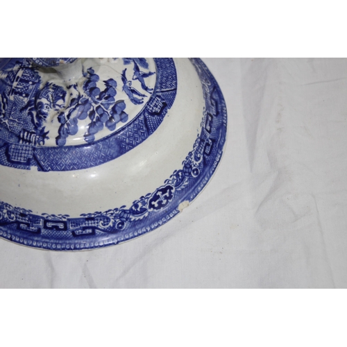 264 - QUANTITY OF ANTIQUE BLUE AND WHITE CHINA ETC