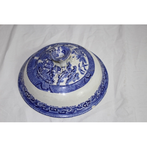 264 - QUANTITY OF ANTIQUE BLUE AND WHITE CHINA ETC