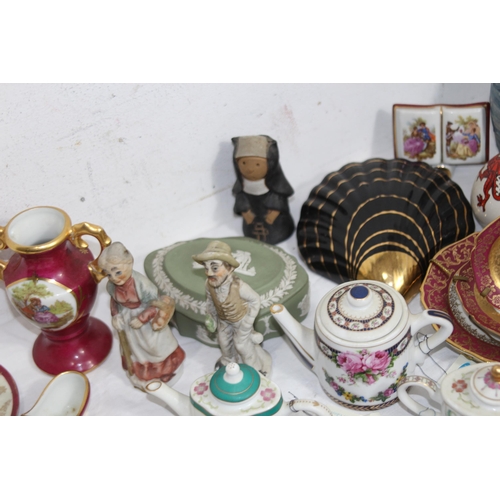 269 - LARGE QUANTITY OF MINIATURE AND SMALL CHINA ITEMS