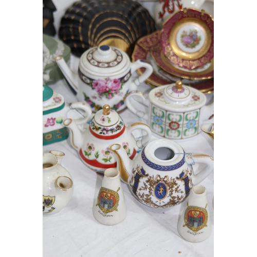 269 - LARGE QUANTITY OF MINIATURE AND SMALL CHINA ITEMS