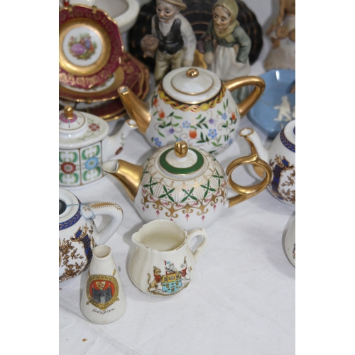 269 - LARGE QUANTITY OF MINIATURE AND SMALL CHINA ITEMS