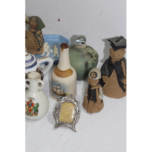 269 - LARGE QUANTITY OF MINIATURE AND SMALL CHINA ITEMS