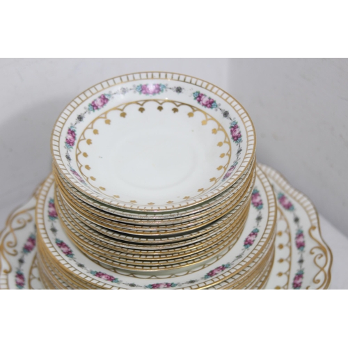 271 - VINTAGE TEA SET