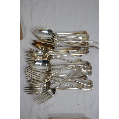 488 - LARGE QUANTITY OF BOXED AND UNBOXED VINTAGE CUTLERY