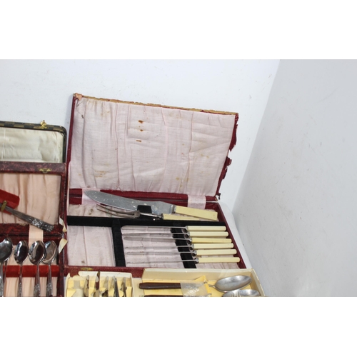 488 - LARGE QUANTITY OF BOXED AND UNBOXED VINTAGE CUTLERY