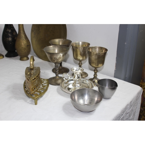 489 - QUANTITY OF BRASS AND METALWARE