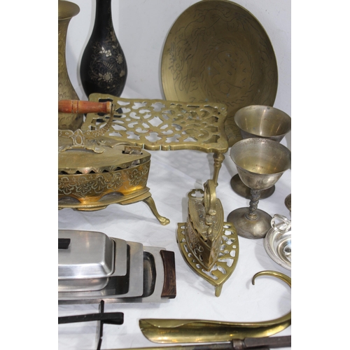 489 - QUANTITY OF BRASS AND METALWARE