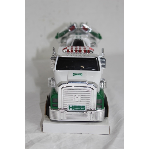 620 - BOXED HESS TOY TRUCK AND SPACE CRUISER WITH SCOUT
33 X 14CM