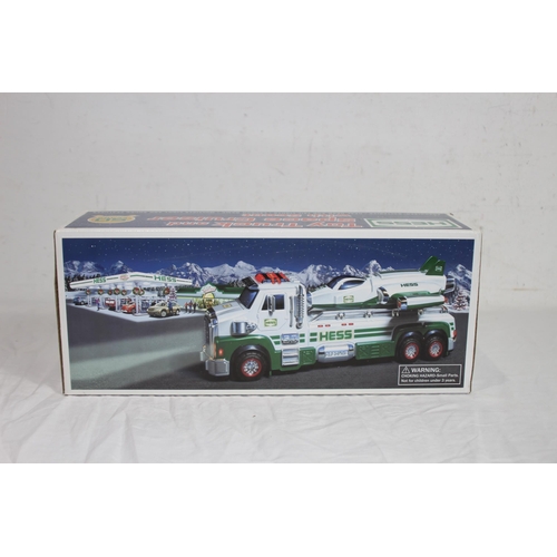 620 - BOXED HESS TOY TRUCK AND SPACE CRUISER WITH SCOUT
33 X 14CM