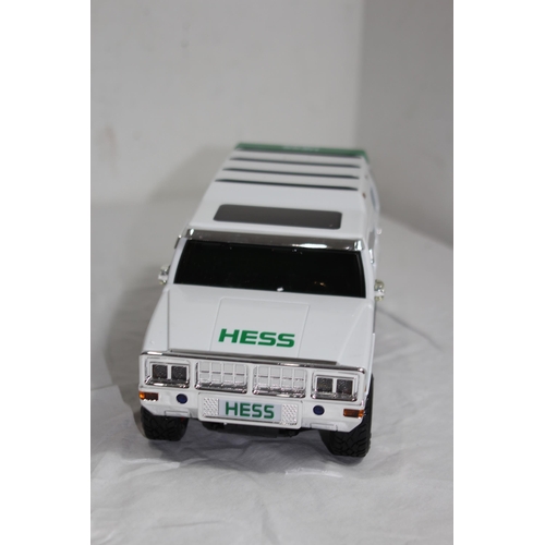 628 - BOXED HESS TOY SPORT UTILITY VEHICLE AND MOTORCYCLES
27 X 13CM