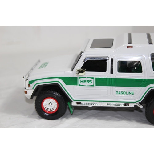 628 - BOXED HESS TOY SPORT UTILITY VEHICLE AND MOTORCYCLES
27 X 13CM