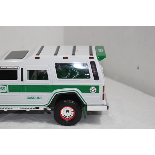 628 - BOXED HESS TOY SPORT UTILITY VEHICLE AND MOTORCYCLES
27 X 13CM