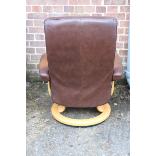 37 - PAIR OF BROWN LEATHER STRESSLESS CHAIRS AND FOOTSTOOL
60 X 75 X 100CM
