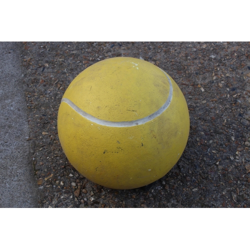 495 - LARGE WIMBLEDON SHOP BALL PROP
43 X 43CM