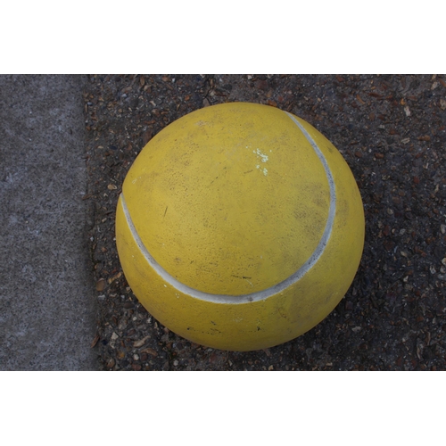 495 - LARGE WIMBLEDON SHOP BALL PROP
43 X 43CM