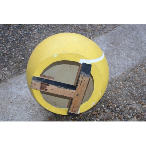 495 - LARGE WIMBLEDON SHOP BALL PROP
43 X 43CM