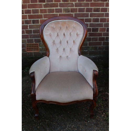 71 - VINTAGE BEDROOM CHAIR
72 X 55 X 102CM